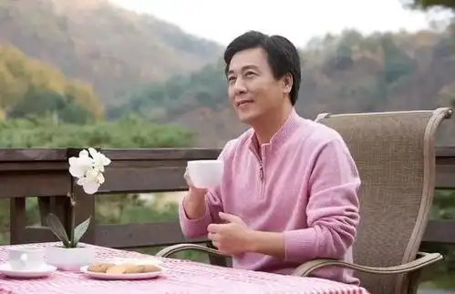 男人过了50岁,少吃猪肝与羊腰,多吃这4样,滋补益肾,回到20岁