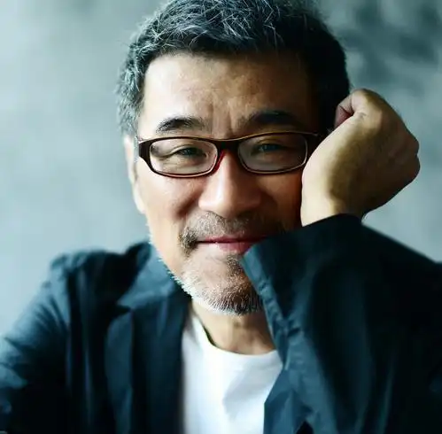 51岁林忆莲近照李宗盛为她抛妻背骂名,她为小男友花钱不手软