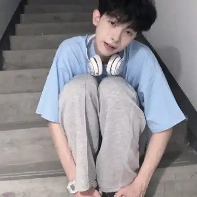 ins帅气阳光男生头像