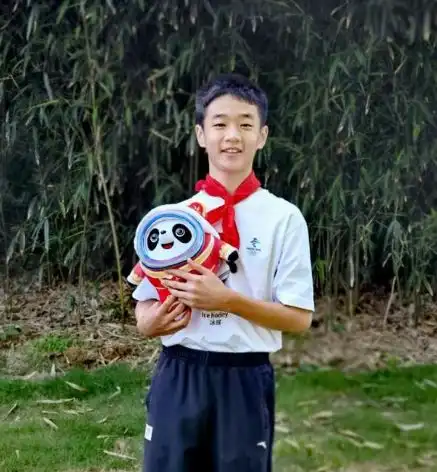 金晨晒马燕新婚照金晨微博发文晒马燕新婚照大喜婚服造型真的好漂酿