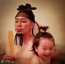 日本逗比父女泡澡照出炉萌翻网友
