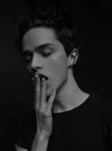 男生头像欧美model黑白