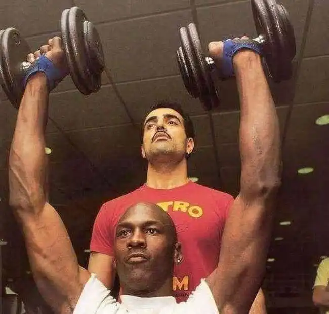 特雷杨变成肌肉男nba的训练就是这么专业,练出腹肌只需要三周