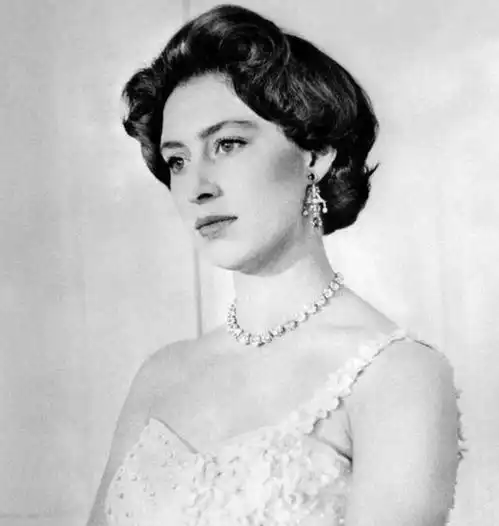 罗马假日公主的原型,真人比赫本还漂亮,爱上大16岁的侍卫