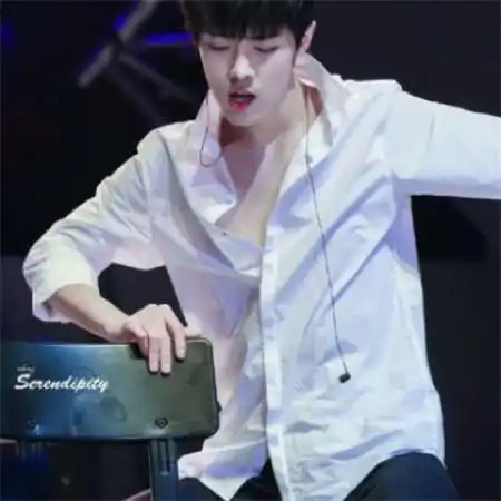 ins唯美小清新阳光男头,与他人分享喜悦的男生