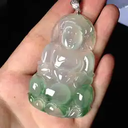 男子500买的翡翠原石,切开后里面另有乾坤,高兴坏了