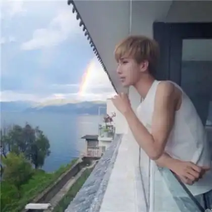 很难过孤独伤感男生头像,一切都好可我一点也不快乐