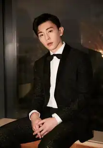 金晨两任男友同框,有谁注意到邓伦的眼神礼貌中透着尴尬