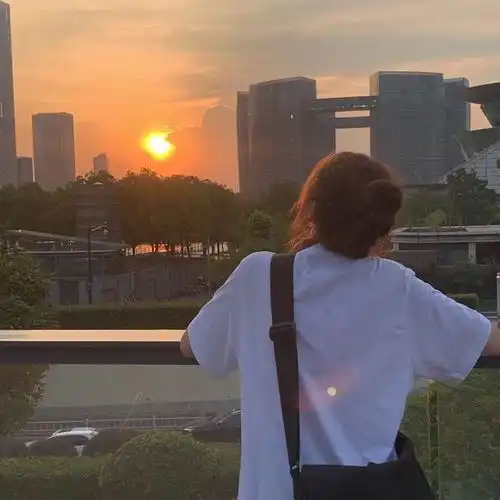 不露脸女生头像背影即使是后脑勺,那也是惊人的美貌