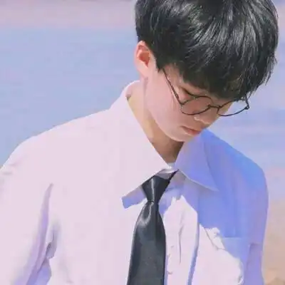 理性的四个字网名男生成熟往事随风可爱点