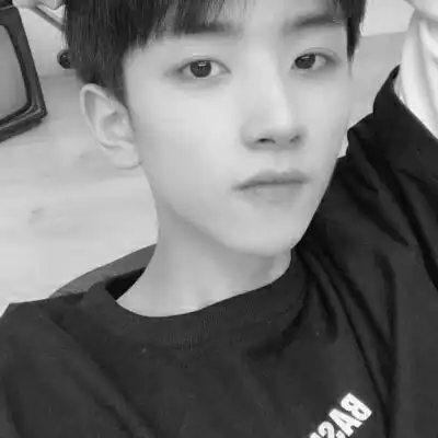 帅气男生黑白头像,长的帅了不用美颜一样好看