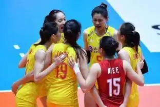 复赛首战30横扫,提前锁定4强,女排展露冠军相未来教练