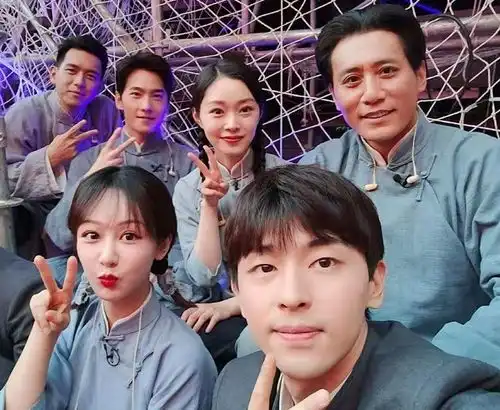 180的杨洋,184的邓伦,与185的李现同框,身高差不明显