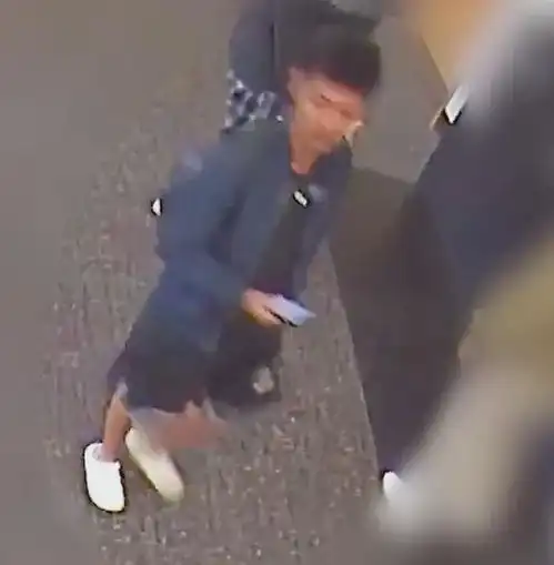 偷拍女生,uq24岁男留学生被逮捕曾有澳洲中国留学生浴室偷拍,后遭校方开除