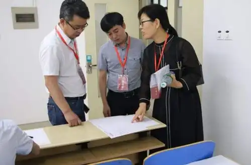 两位男大学生为了不挂科,半夜楼梯间里挑灯夜战,网友关注点新奇