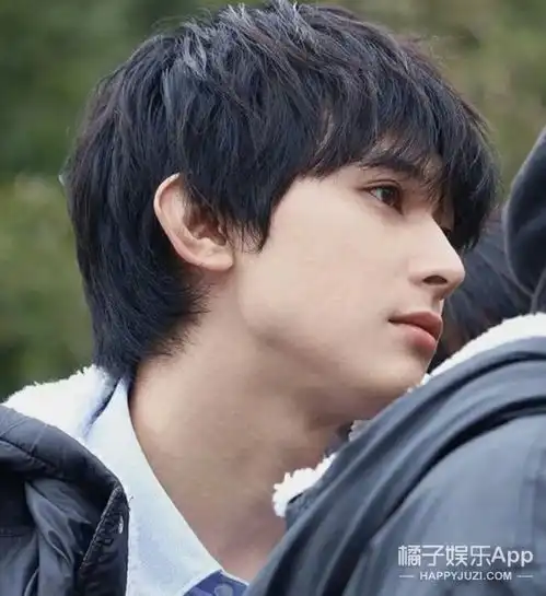 几天不见,他这是整容了