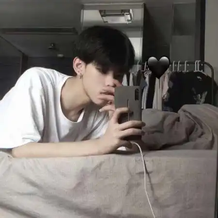 帅气男生头像霸气手机控,送给酷爱手机控的亲们