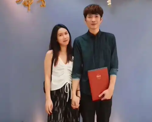 38岁男星发生车祸载4人坠下200米山谷险些丧命,车辆已严重变形