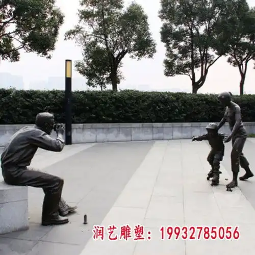 公园一家四口紫铜雕塑衢州一家四口青铜雕塑生产厂家润艺雕塑