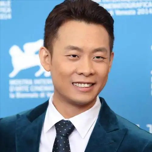 年轻时长得不咋地,上了年纪帅到掉渣,这五位男星对比好明显