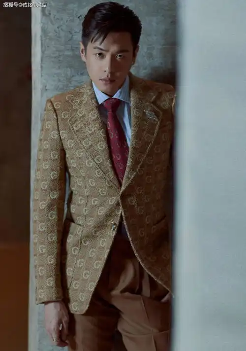 张若昀的另类时尚风格,金钱豹西装复古穿搭,尽显成熟男人魅力