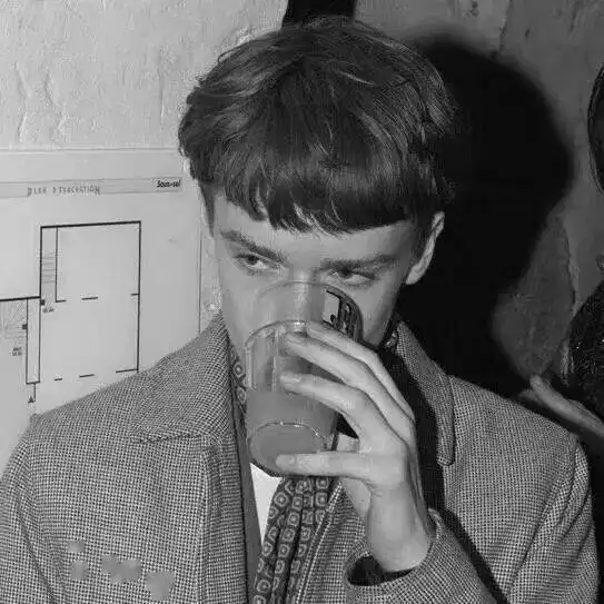 头像人间清醒文案