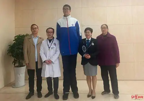 四川乐山14岁男孩高221厘米,申请吉尼斯世界纪录