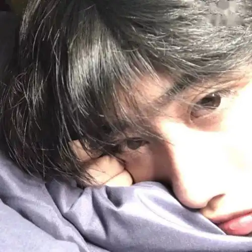 男生头像懂得知足常乐每天就会有满口袋的幸福感