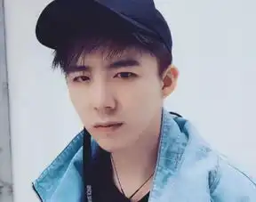 抖音小伙哥关掉滤镜,真实模样看呆众人,网友仿佛王鹤棣