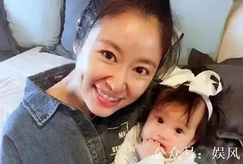 林心如女儿罕见出现林心如女儿首次曝光