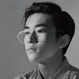 组图帅照好任性戴眼镜的易烊千玺文艺范十足