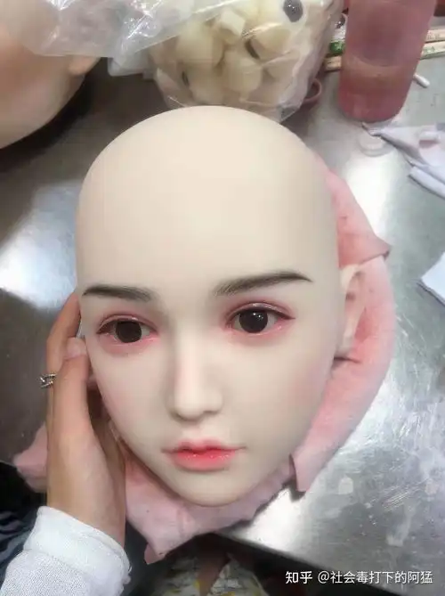 两千块钱的硅胶娃娃和几万的究竟相差在了那里