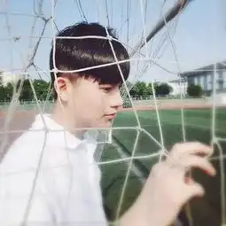 没有刘海解决不了的发型难题,就要来点不一样的