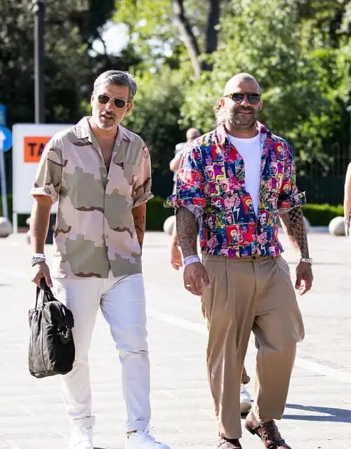 今夏,潮人都是怎么穿的2022春夏男装周街拍,这些风格就很流行