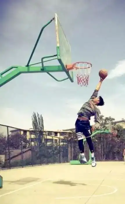 街头遇险甘肃大学生勇救小男孩,结果