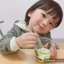 长睫毛大眼睛治愈系的笑容这位萌到犯规的宝宝你是吃可爱长大的嘛