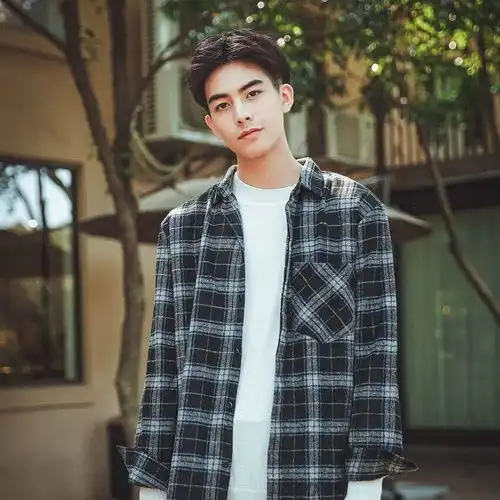 宋威龙放学校里应该是校草级别吧他会火吗