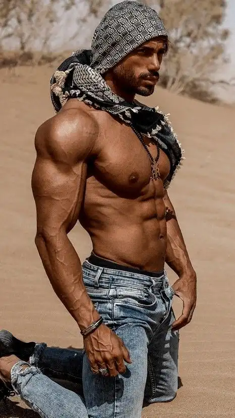 当肌肉突破了生长的限制,这样的肌肉男真霸气