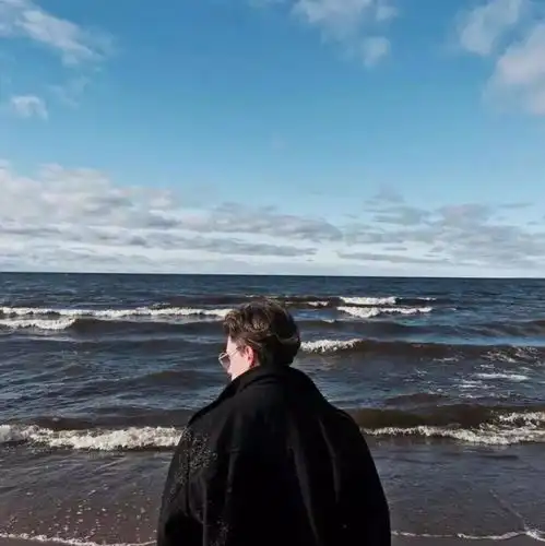 头像相信终有一天自己也会成为一道光