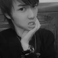 黑白真人男抱女情侣头像