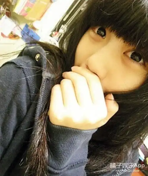 她是和袁惟仁传绯闻的大学校花,被称为g奶女神曾火到日本