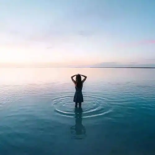 有个会拍照的男朋友,连背影都是美的