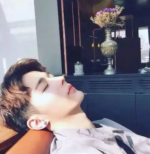 最近流行的小奶狗式发型,据说十个妹子八个爱