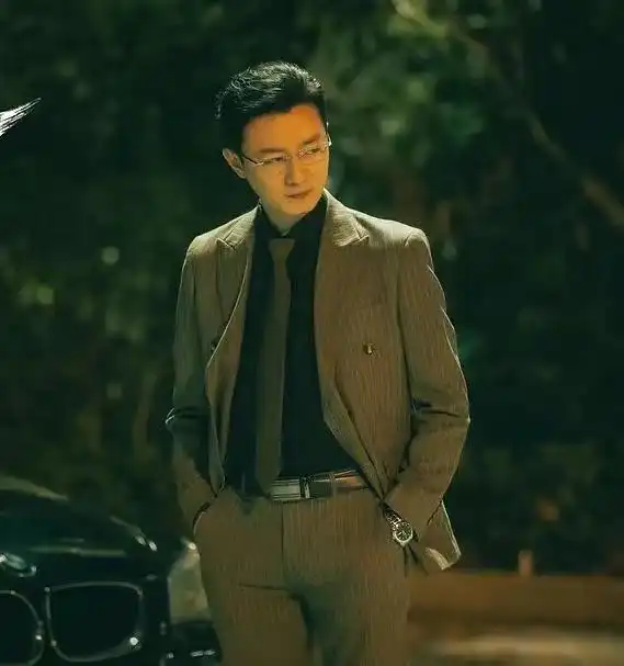 斯文败类男形象后继有人,32岁冷纪元大火,已接过高启盛的班