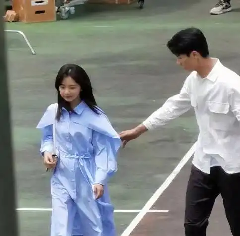 请叫我总监路透谭松韵注重防晒,林更新穿三层西装吃泡面