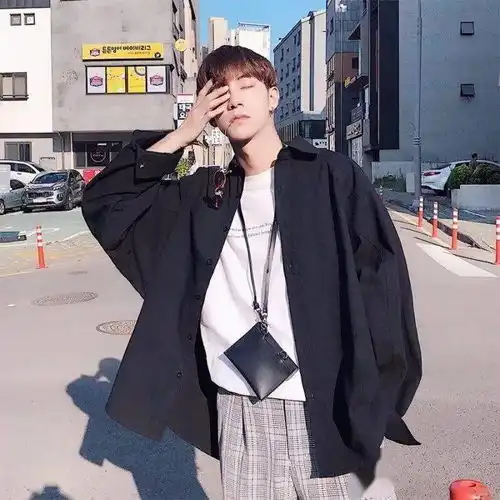 非凡视觉不露正脸的男生拍照姿势