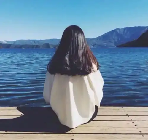 说着不相信爱情的你,其实很自卑吧