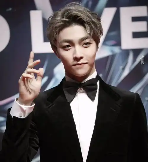 音乐红毯,张靓颖豪放露背,冯提莫迷你惊艳,张云雷秒变翩翩公子