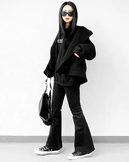 黑,是最纯粹的穿搭态度看3位日本女生如何诠释纯黑风格