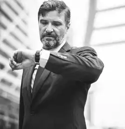 使恼火,曼谷,胡子,黑色和白色,钻孔,桥,业务,商务区,商人,忙,bw,cbd,检查,健身中心按摩治疗,城市中心,有关,企业,市中心,灰阶,灰白的头发,晚,时间已晚,寻找,男子